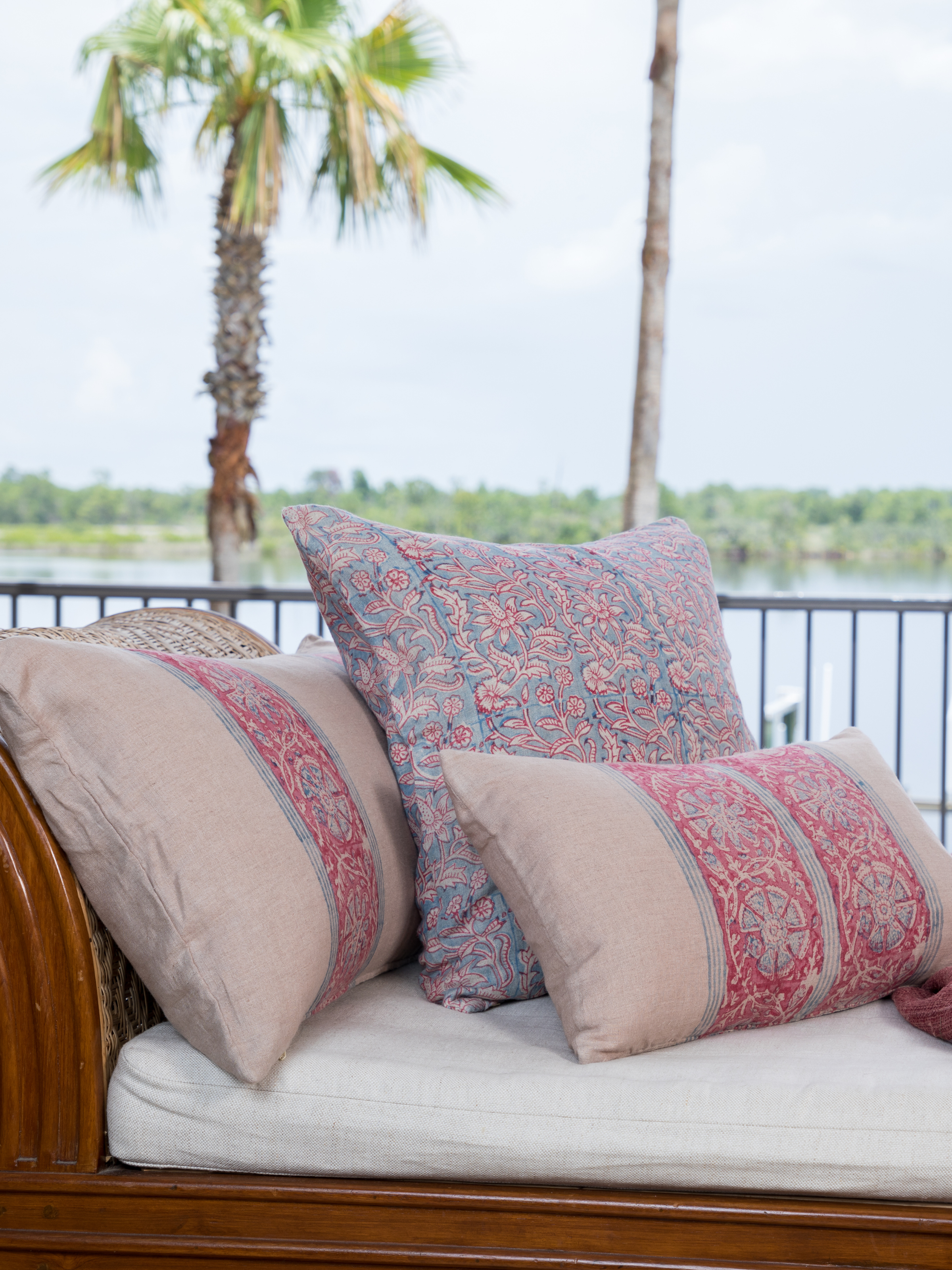 Gardenia Vintage Red/Blue Decorative Pillow Cover