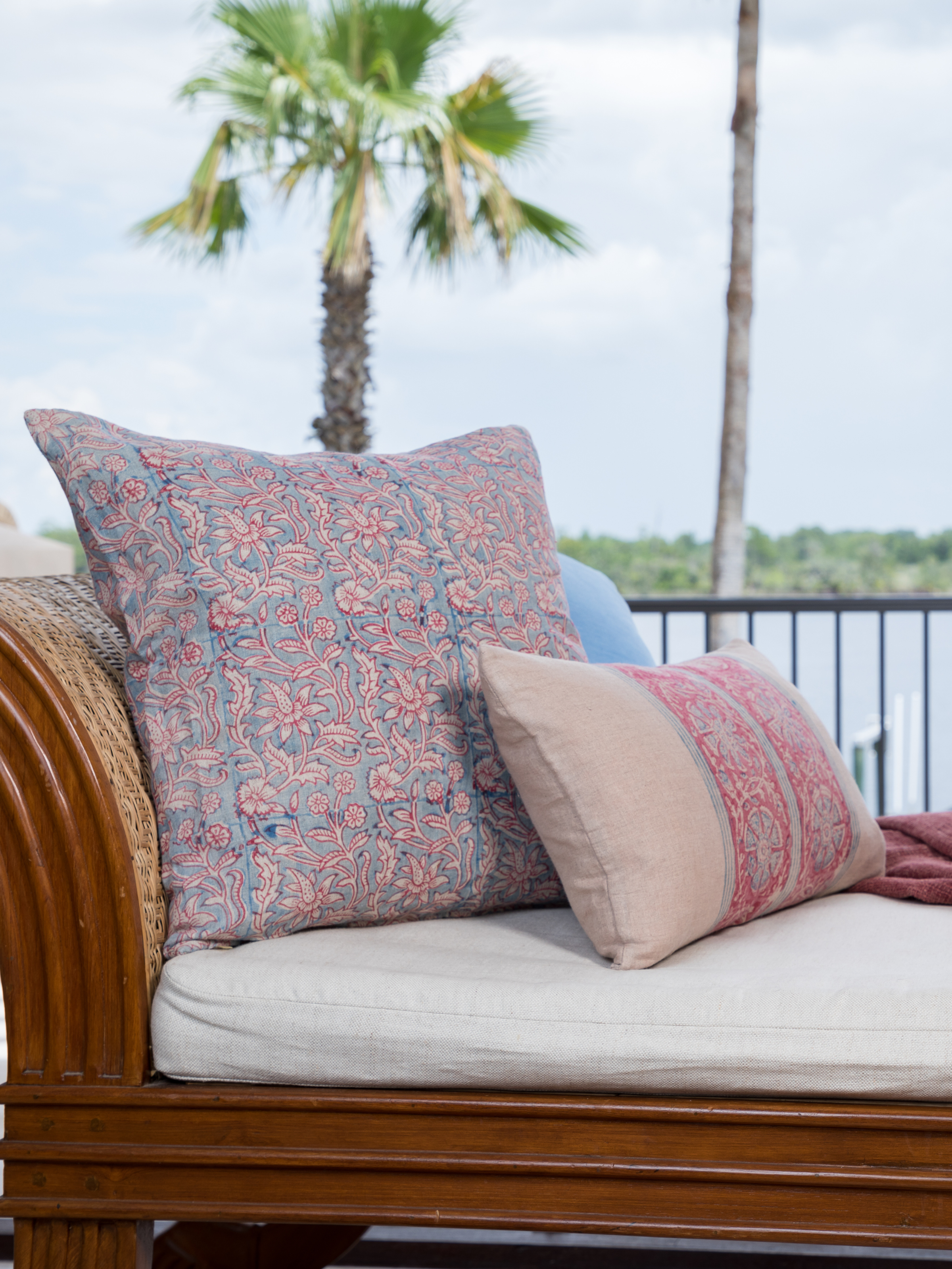 Gardenia Vintage Red/Blue Decorative Pillow Cover