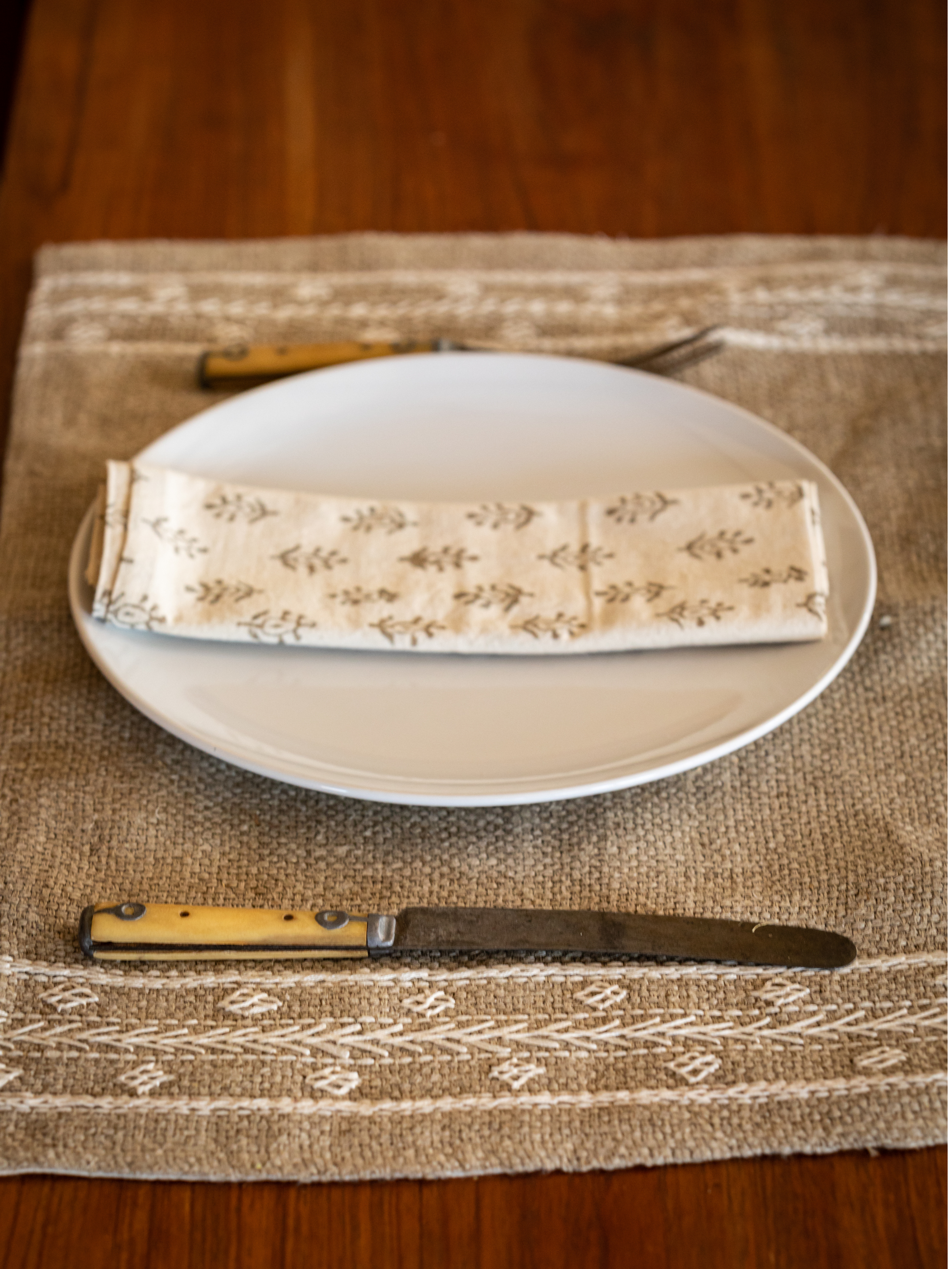 Lambada Hand-Embroidered Heavy Linen Placemat