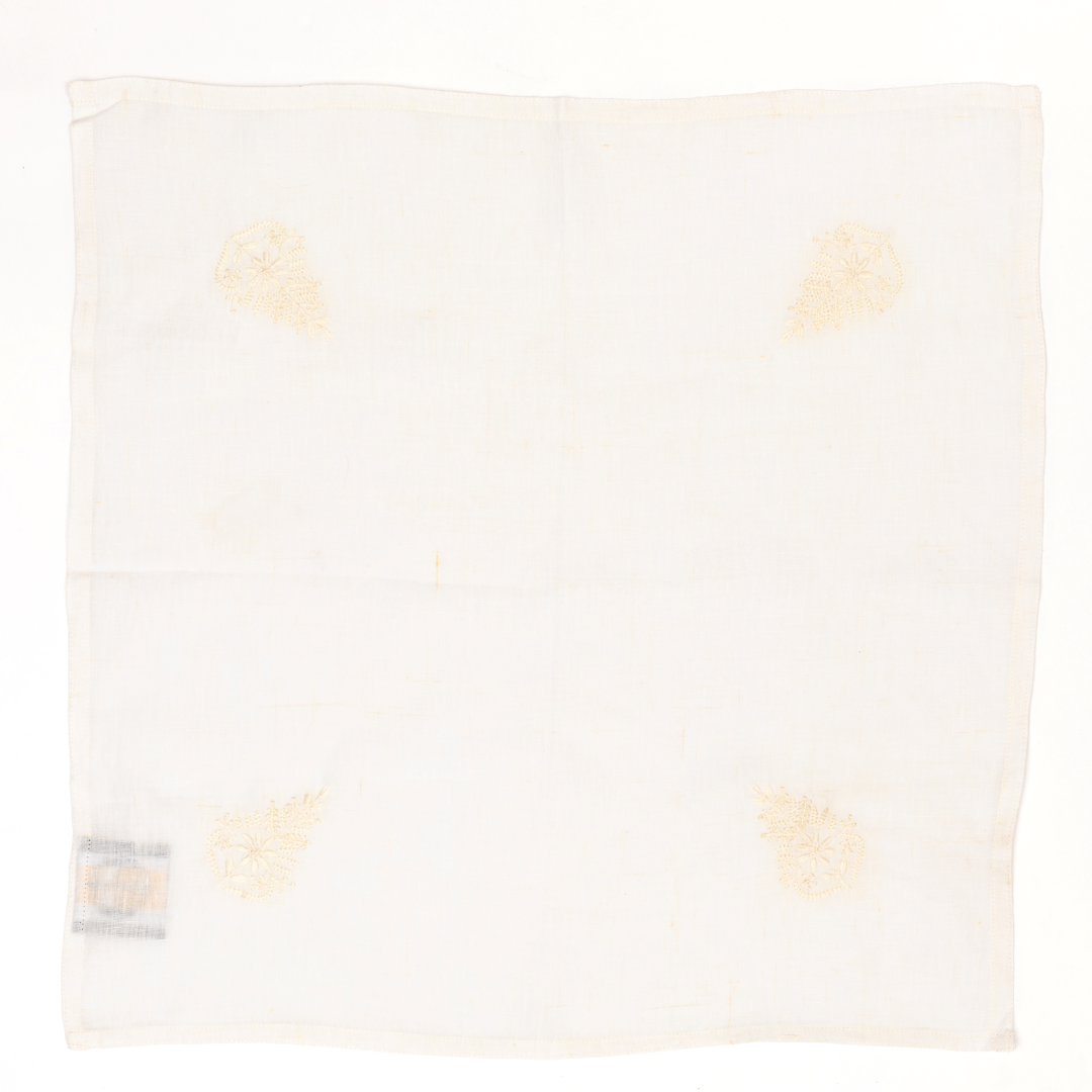 Sara Hand-Embroidered Napkins Set in Shell Linen