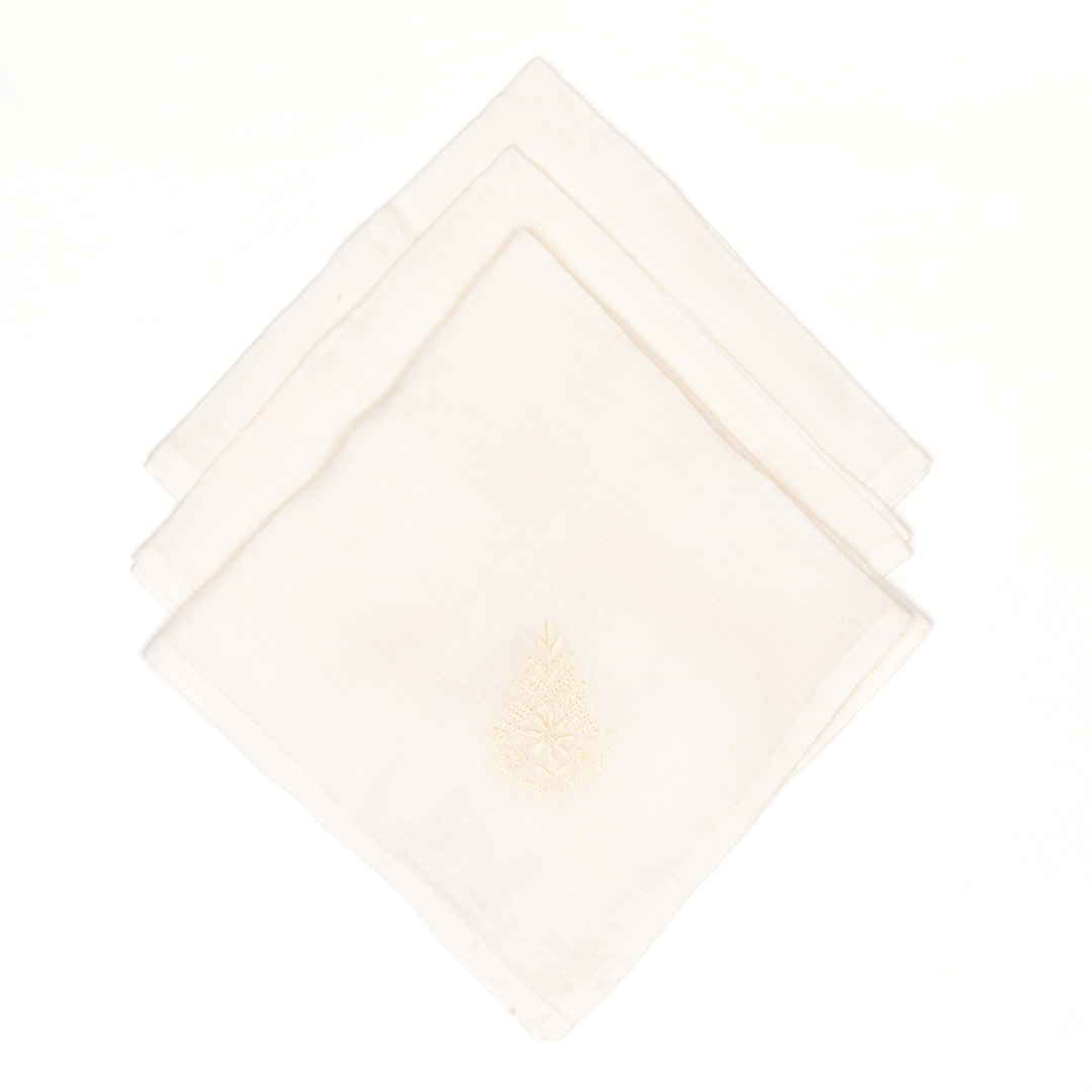 Sara Hand-Embroidered Napkins Set in Shell Linen